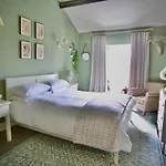 The Brown Horse 3*