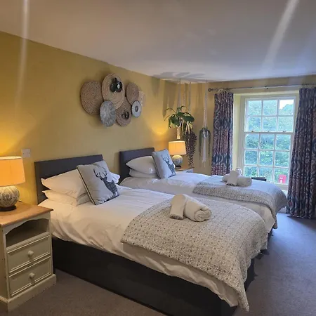 The Brown Horse 3*