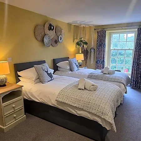 The Brown Horse 3*