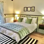 Мини-отель The Brown Horse